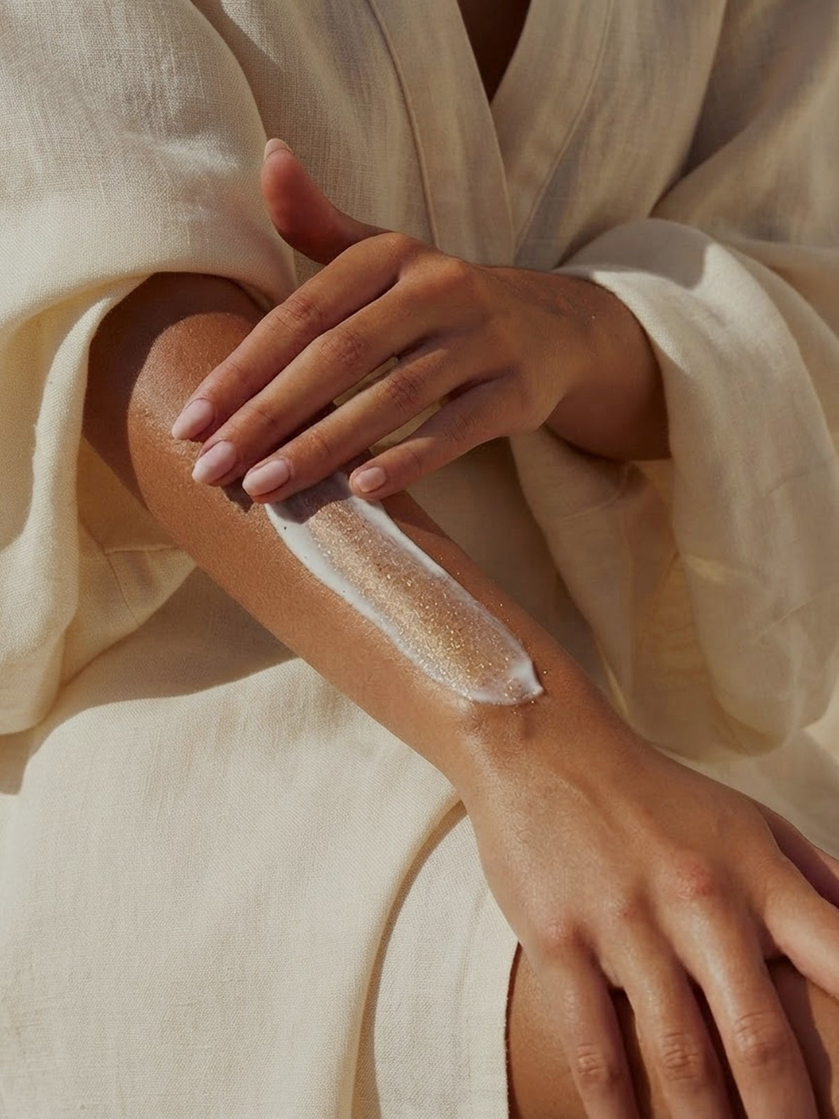 Momenti Botanicals hydrating body milk, a light and fast-absorbing lotion